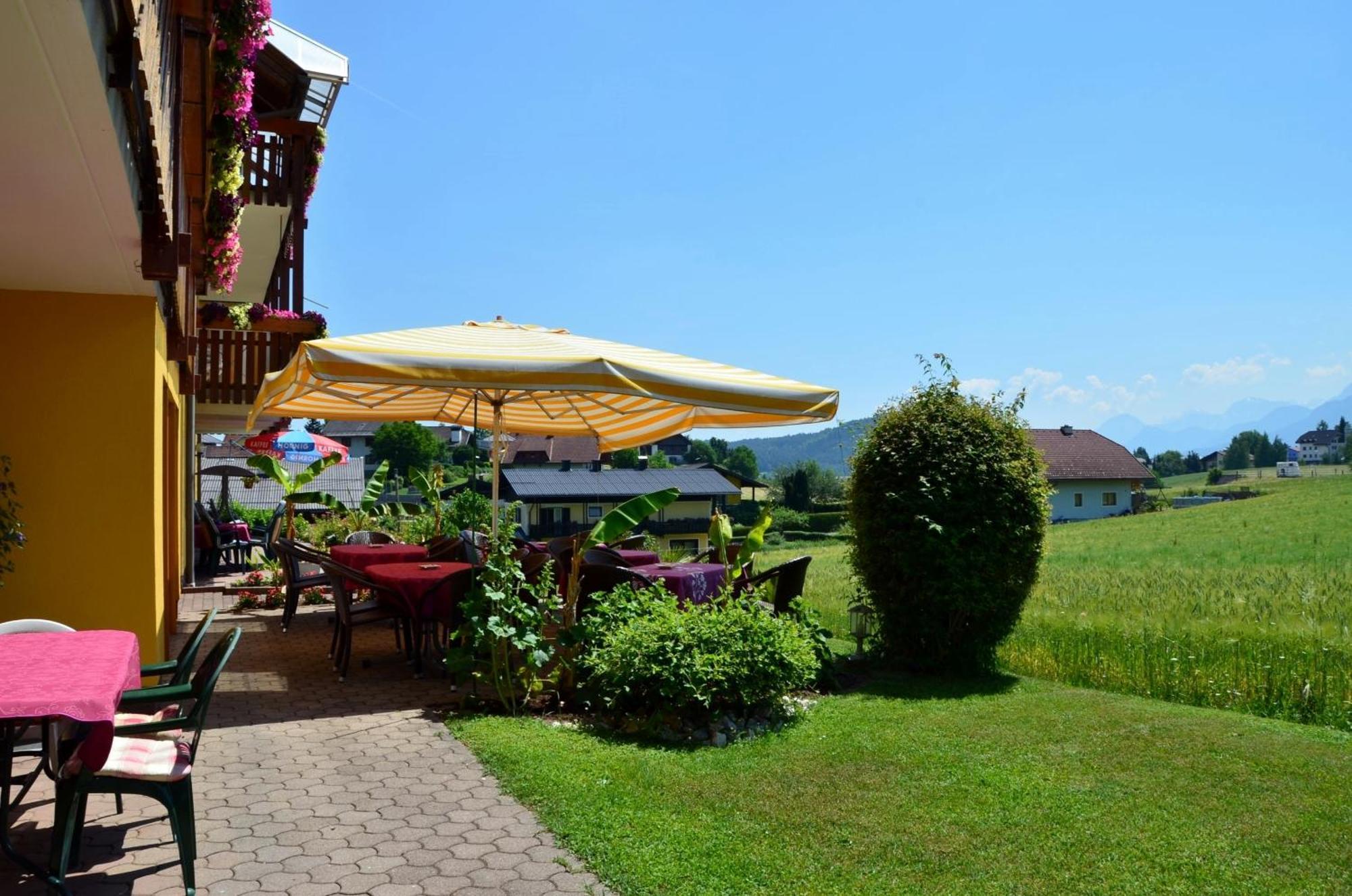 Gaestehaus Goetz Drobollach am Faaker See Esterno foto