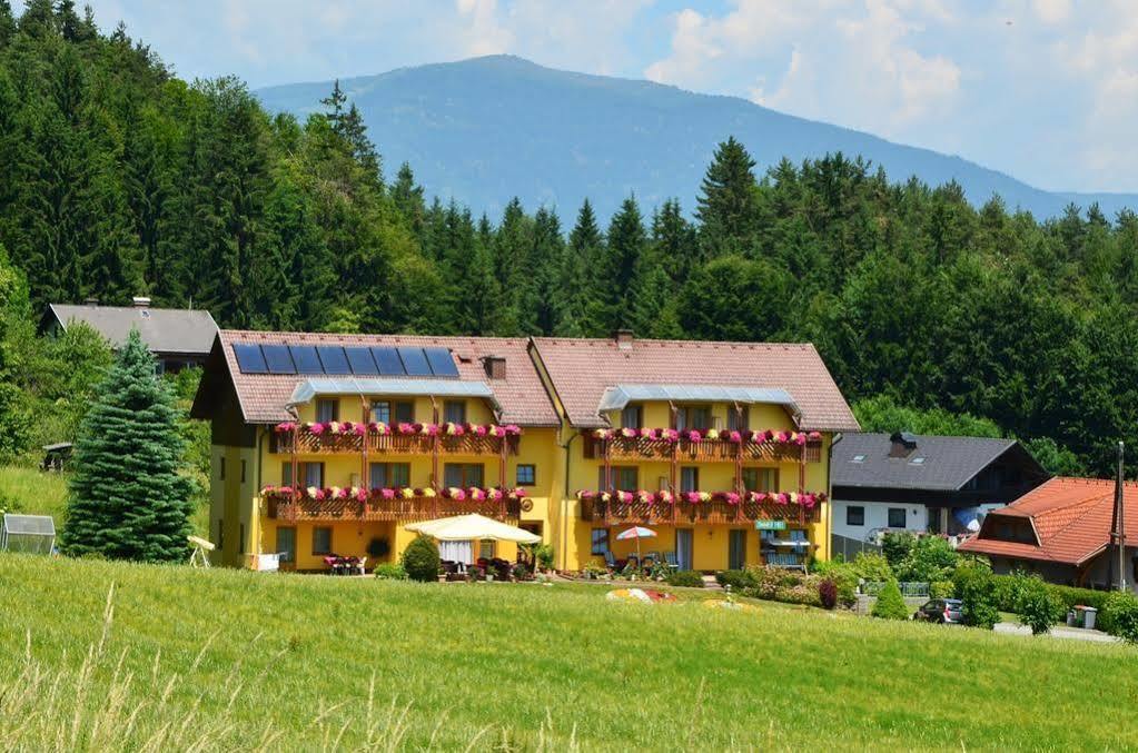 Gaestehaus Goetz Drobollach am Faaker See Esterno foto